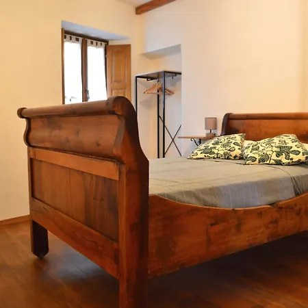 Cascina D'oltralpe 아파트 *
